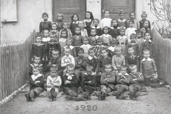 Photo de classe 1920