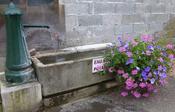 Fontaine rue de la Montagne